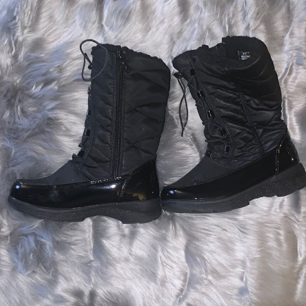 Totes snow boots. Size 2.